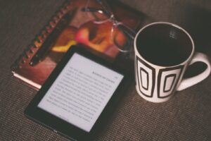 Leia mais sobre o artigo Como Criar um E-book para Atrair Mais Leitores para Seu Negócio